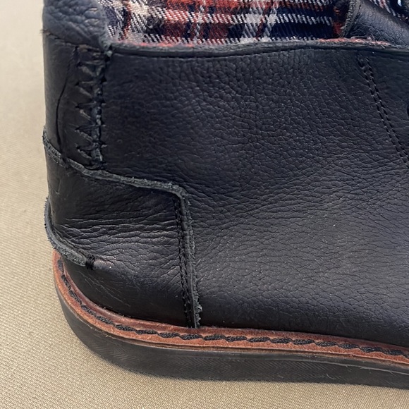 TOMS Authentic black color Leather size 8.5” Mens Shoes - Picture 14 of 16